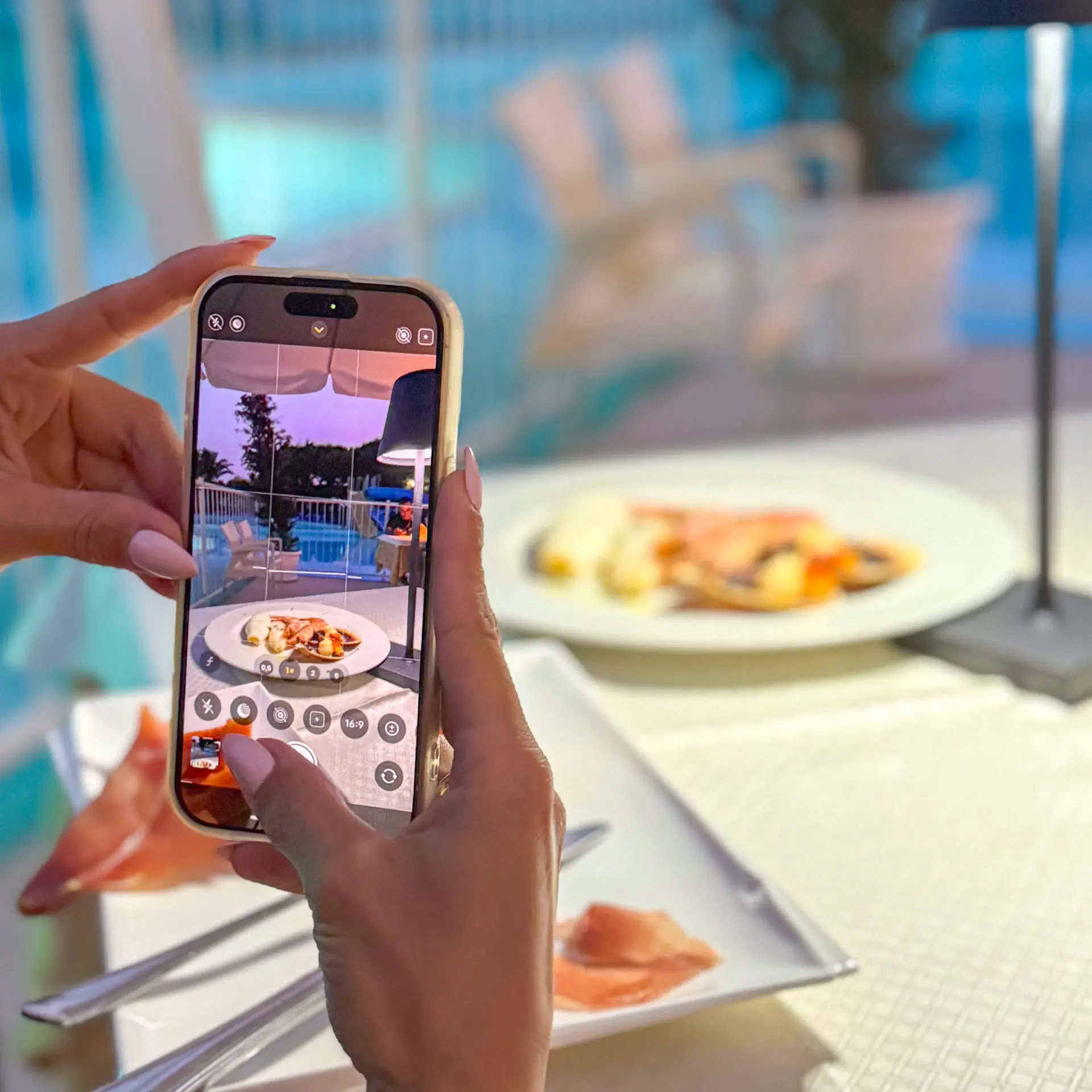 Gourmetküche und ausgewählte Weine im De Angelis Boutique Hotel in Numana