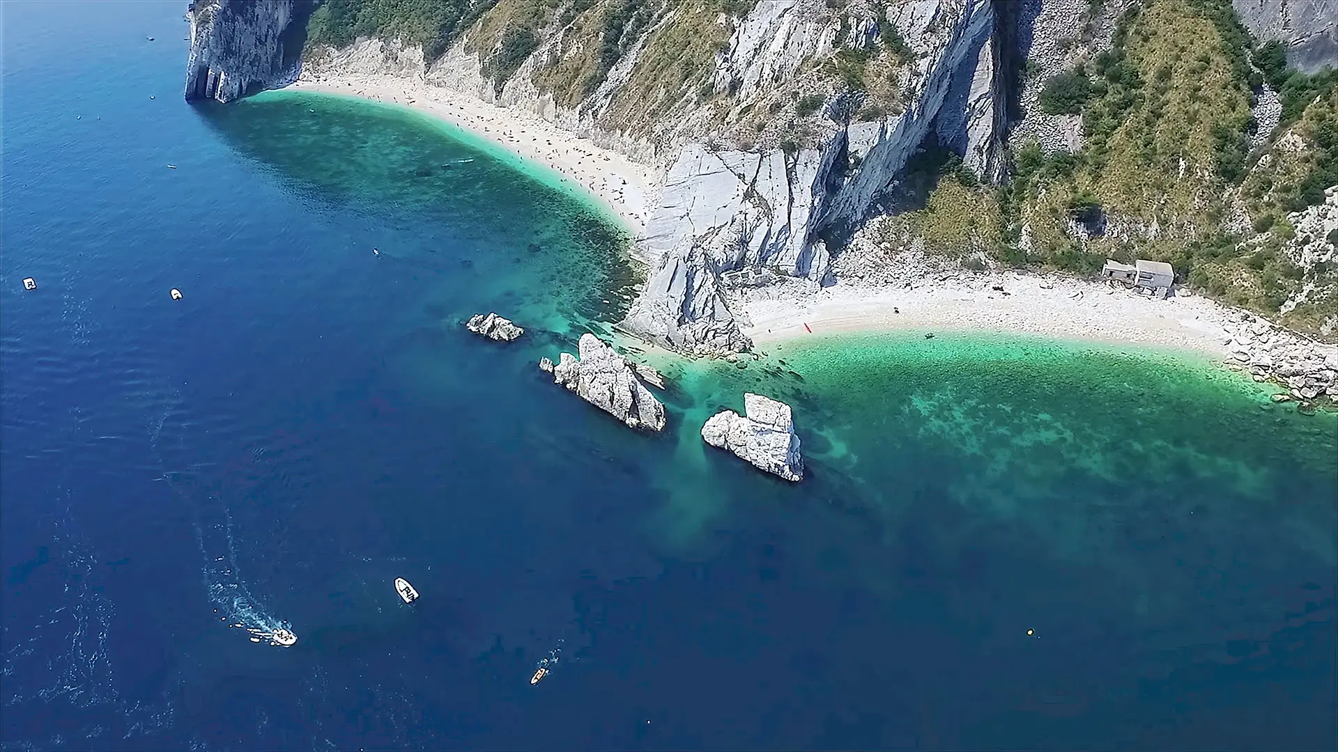 Vista panoramica sulla Riviera del Conero e le sue spiagge