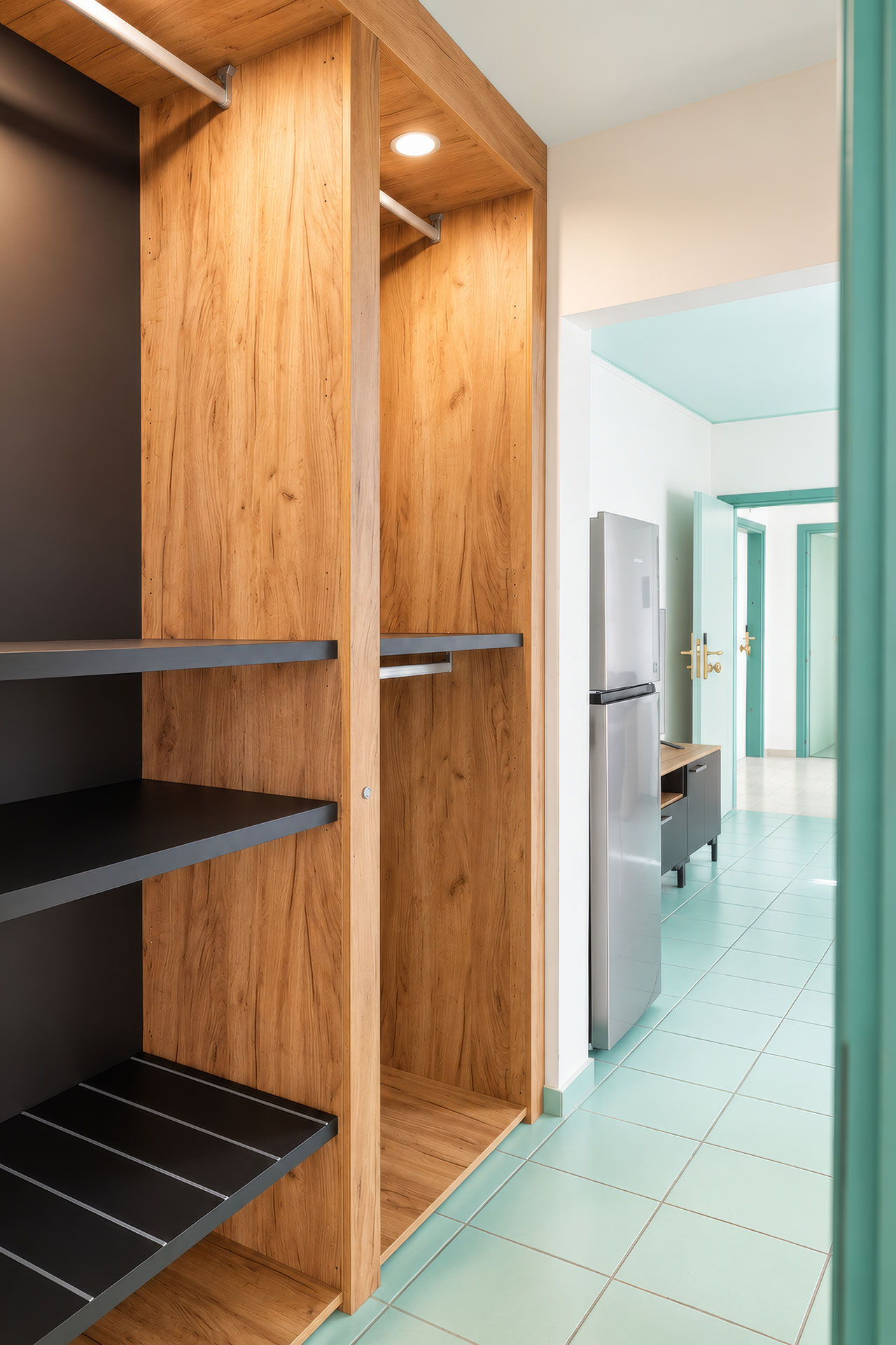Bilocale Design Collection – Ingresso con armadio
